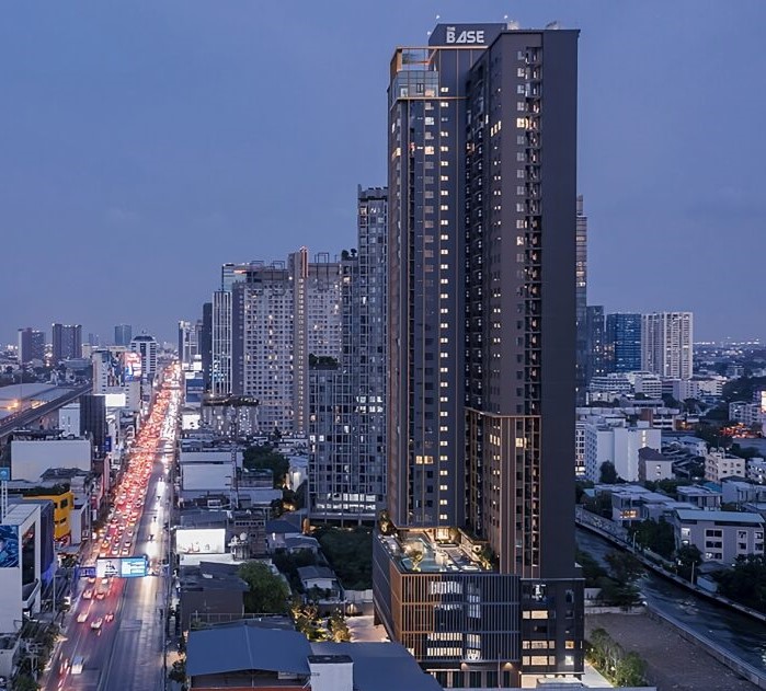 The Base เพชรบุรี – ทองหล่อ